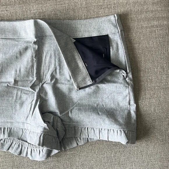 LOFT Ruffle Short - Picture 3 of 5